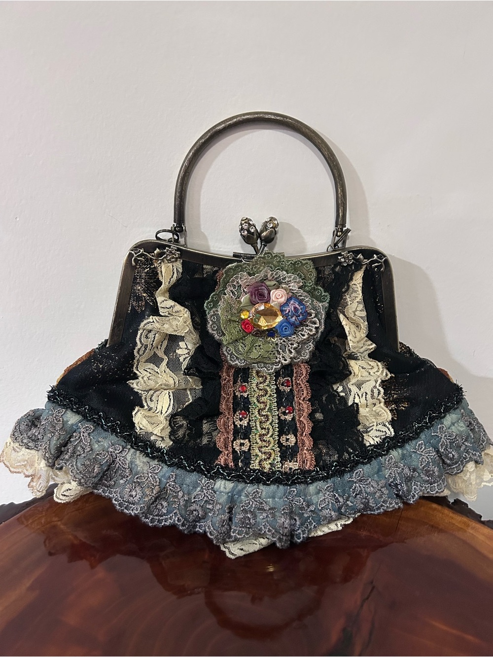 Vintage Malina Lace Floral Appliqué Frame Clutch/Crossbody